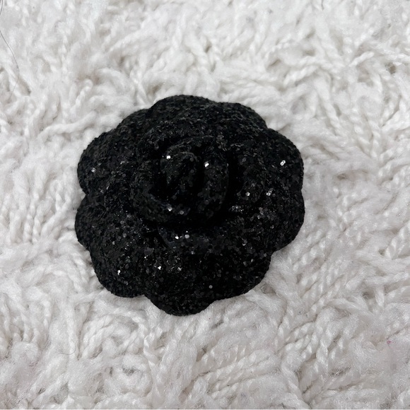 CHANEL Black Glitter Camelia - Picture 2 of 5